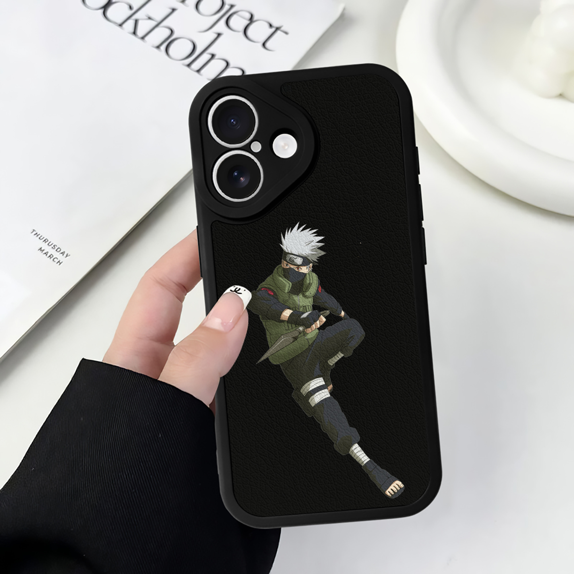 （画像用） NARUTO -ナルト- はたけ カカシ Hatake Kakashi 【iPhone 16シリーズ対応】シリコンスマホケース（レザー調） 材質：シリコン